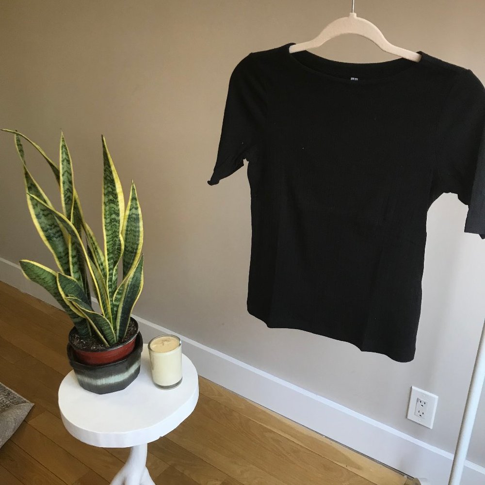 Uniqlo Black Striped Short Sleeve Boat Neck Top